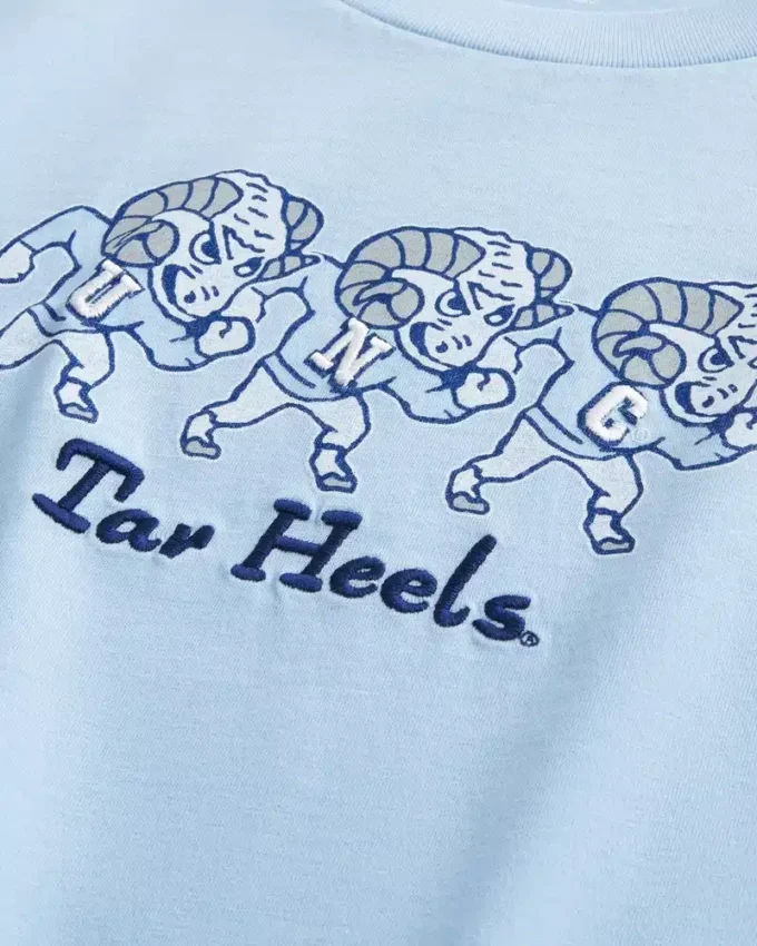 Boxy Πανεπιστήμιο της Βόρειας Καρολίνας στο Chapel Hill Tar Heels Graphic Tee