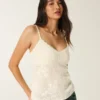 Εύκολο μπλουζάκι babydoll με λαιμόκοψη τύπου halter σε στυλ κεντήματος Εύκολο μπλουζάκι babydoll με λαιμόκοψη τύπου halter σε στυλ κεντήματος