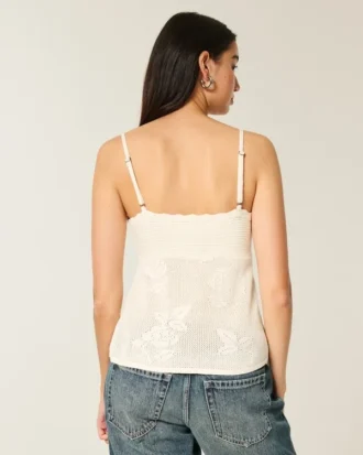 Εύκολο μπλουζάκι babydoll με λαιμόκοψη τύπου halter σε στυλ κεντήματος