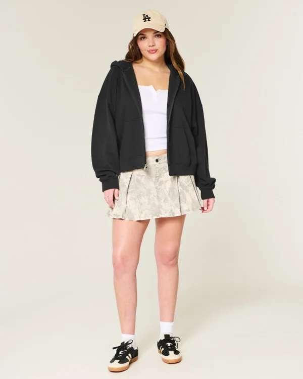 Φούτερ με φερμουάρ σε oversized μέγεθος Φούτερ με φερμουάρ σε oversized μέγεθος