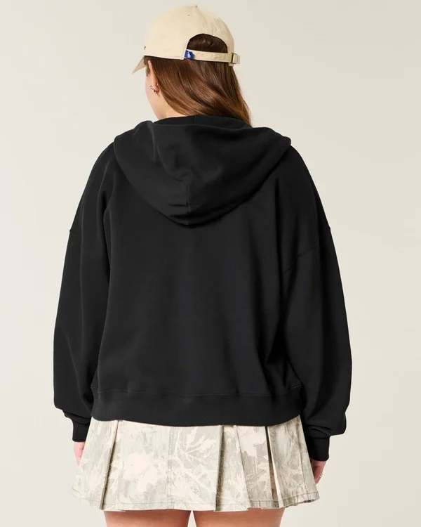 Φούτερ με φερμουάρ σε oversized μέγεθος Φούτερ με φερμουάρ σε oversized μέγεθος