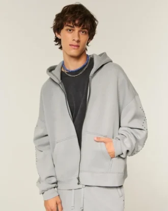 Φούτερ με κουκούλα και φερμουάρ με καρφιά