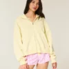 Φούτερ με κουκούλα και φερμουάρ με oversized σχέδιο αστερία Φούτερ με κουκούλα και φερμουάρ με oversized σχέδιο αστερία