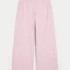 Gilly Hicks Active Recharge Heart-Tipped Baggy Pants Gilly Hicks Active Recharge Heart-Tipped Baggy Pants