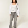 Γκρι τζιν με χαμηλή μέση και bootcut Γκρι τζιν με χαμηλή μέση και bootcut