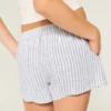 Hollister Livvy Σορτς χαμηλής μέσης από μείγμα λινού Hollister Livvy Σορτς χαμηλής μέσης από μείγμα λινού