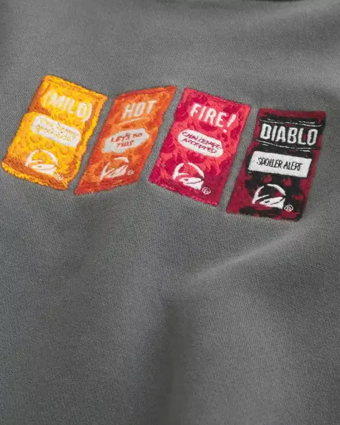 Hollister x Taco Bell Φούτερ με κουκούλα και γραφικό σχέδιο Hollister x Taco Bell Φούτερ με κουκούλα και γραφικό σχέδιο