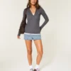 Μακρυμάνικο Henley με κουκούλα Μακρυμάνικο Henley με κουκούλα