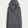 Μακρυμάνικο Henley με κουκούλα Μακρυμάνικο Henley με κουκούλα