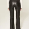 Μαύρο παντελόνι bootcut με χαμηλή μέση από συνθετικό δέρμα Μαύρο παντελόνι bootcut με χαμηλή μέση από συνθετικό δέρμα