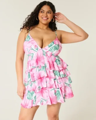 Μίνι φόρεμα babydoll με V λαιμόκοψη και βολάν