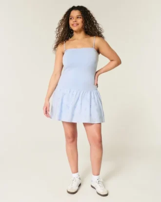 Μίνι φόρεμα χωρίς τιράντες με χαμηλή μέση από πλεκτό ύφασμα Μίνι φόρεμα χωρίς τιράντες με χαμηλή μέση από πλεκτό ύφασμα