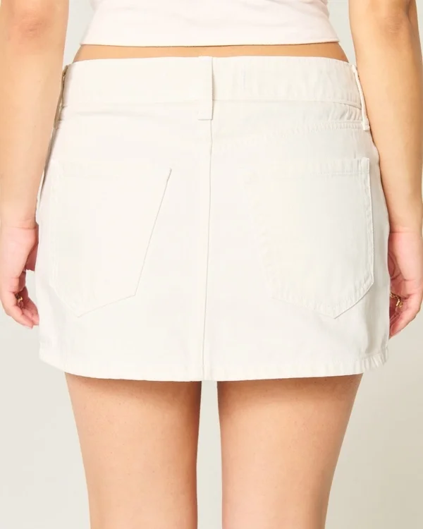 Μίνι φούστα-σορτς από λευκό τζιν με χαμηλή μέση Μίνι φούστα-σορτς από λευκό τζιν με χαμηλή μέση