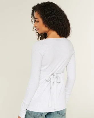 Μπλούζα Henley Babydoll με εύκολο δέσιμο στην πλάτη Μπλούζα Henley Babydoll με εύκολο δέσιμο στην πλάτη