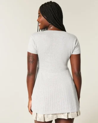 Μπλούζα Henley Babydoll με κοντά μανίκια