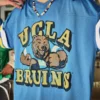 Πανεπιστήμιο της Καλιφόρνια, Λος Άντζελες, Bruins Γραφική φανέλα ποδοσφαίρου Πανεπιστήμιο της Καλιφόρνια, Λος Άντζελες, Bruins Γραφική φανέλα ποδοσφαίρου