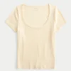T-shirt με στρογγυλή λαιμόκοψη T-shirt με στρογγυλή λαιμόκοψη