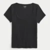 T-Shirt με στρογγυλή λαιμόκοψη T-Shirt με στρογγυλή λαιμόκοψη