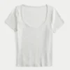 T-Shirt με στρογγυλή λαιμόκοψη T-Shirt με στρογγυλή λαιμόκοψη